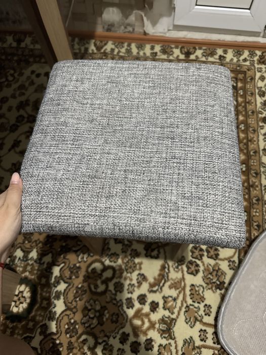 Стол и четыре стула с хорошем состоянии