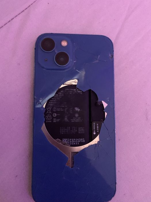 IPhone 13 pentru piese ! Nu e blocat!