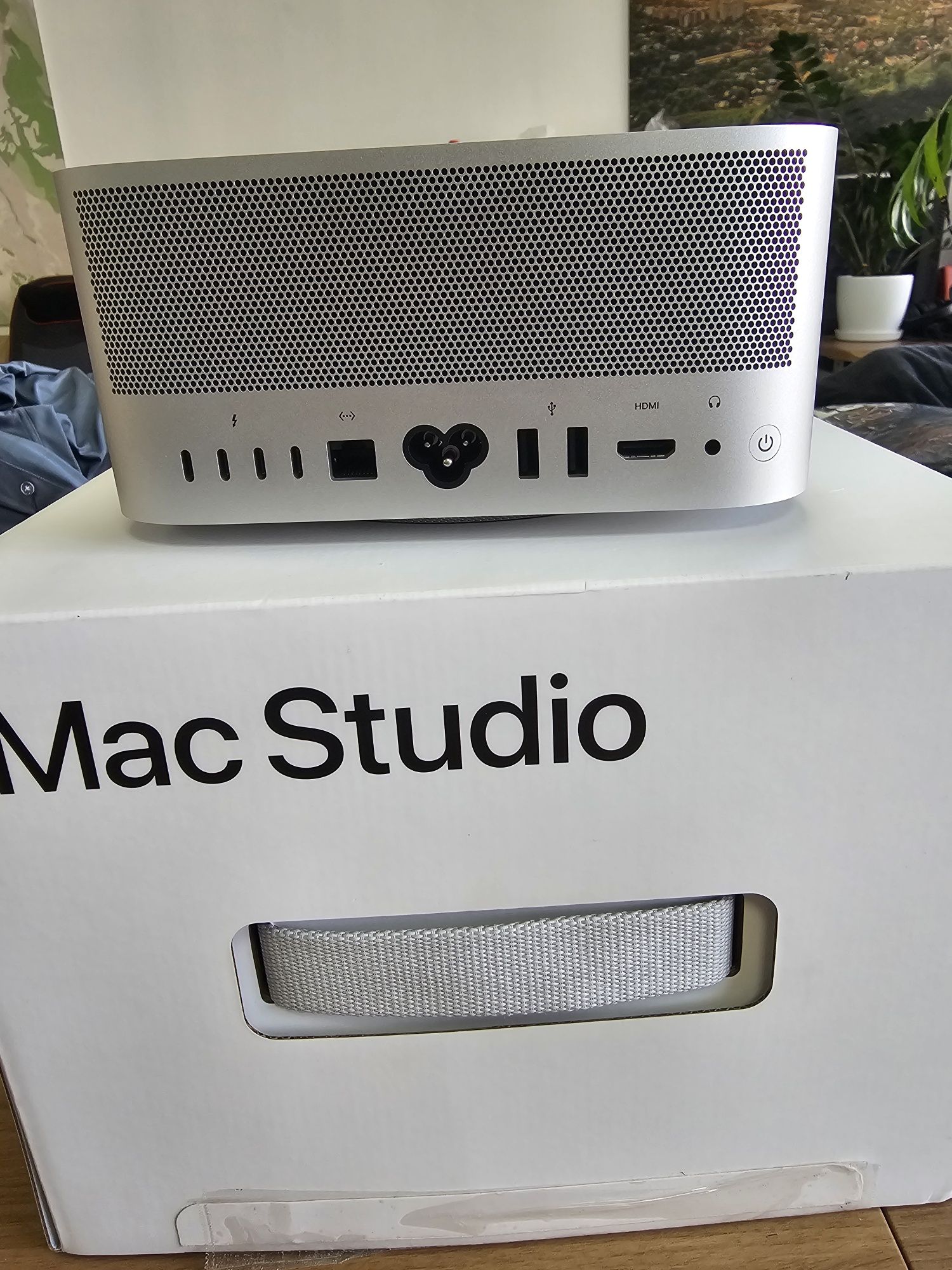 Apple Mac Studio M1 Max 32GB 1TB+2TB SSD в полном комплекте