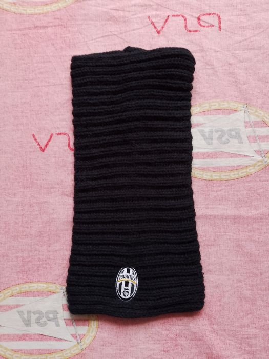 Guler Fotbal Juventus Torino

Stare: foarte buna, 9/10, folosit putin.