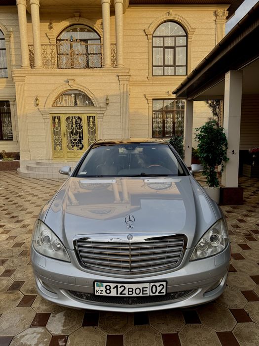 Mercedes W221 S550