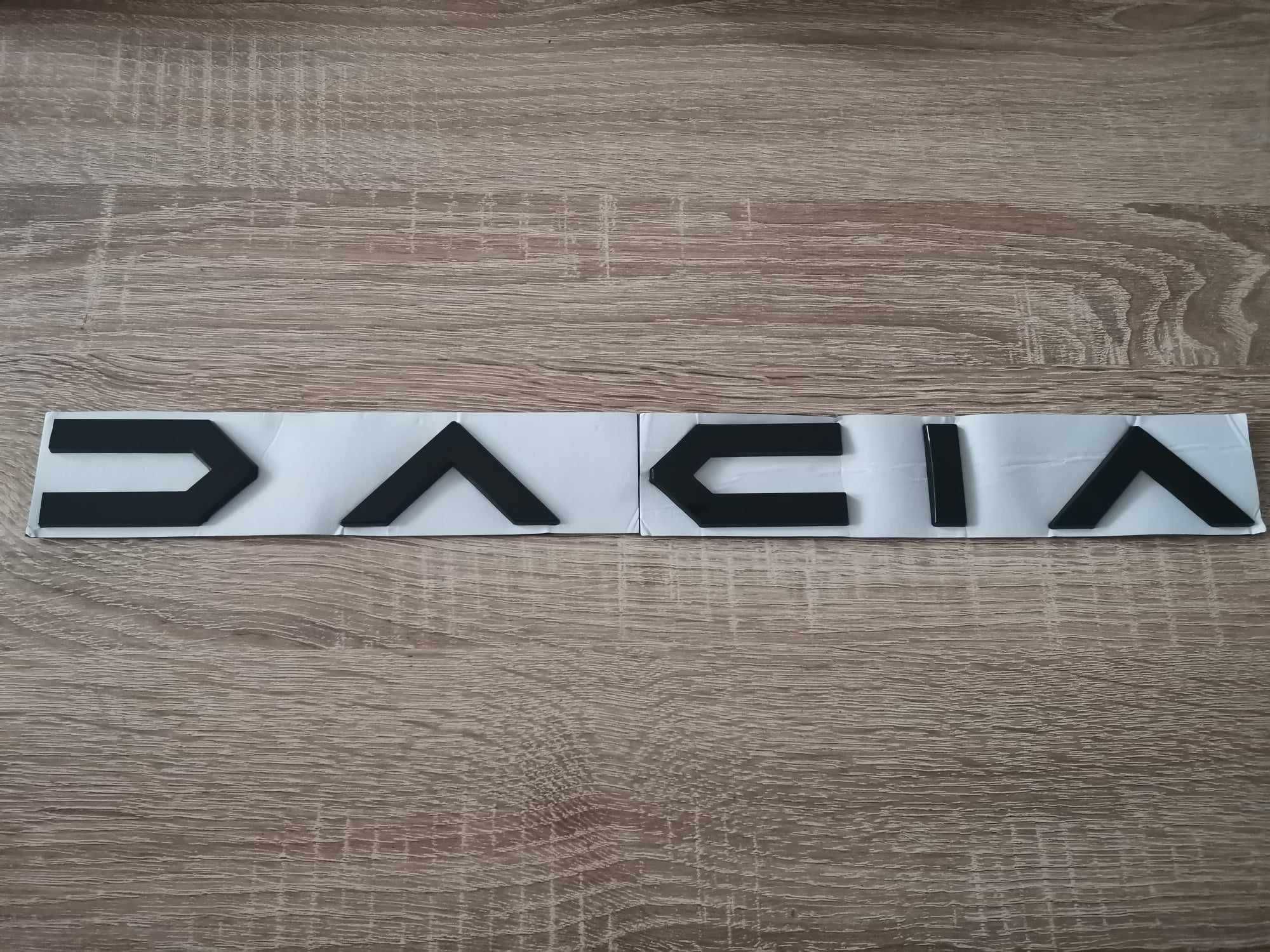черен надпис Дачия Dacia нов стил