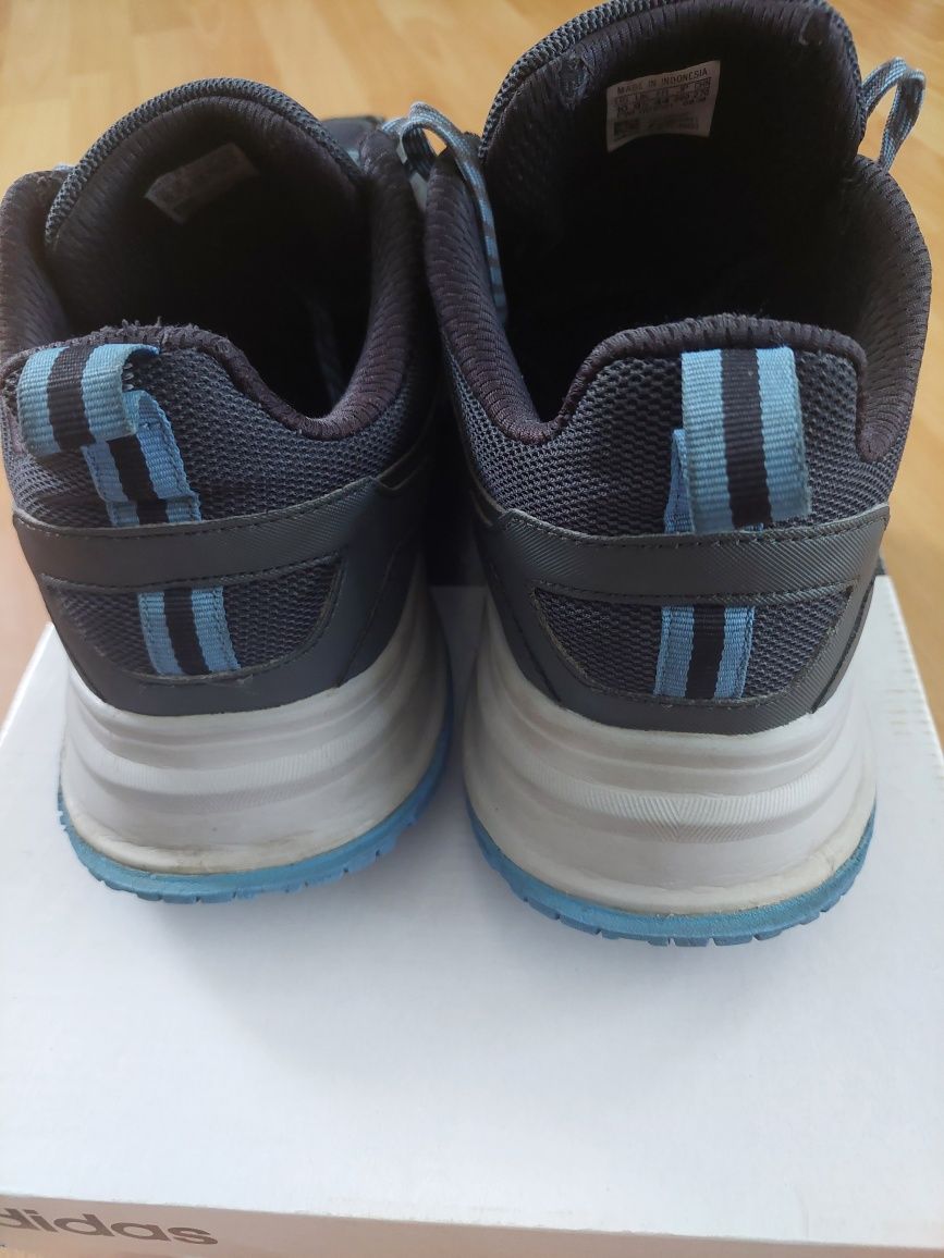 Мъжки маратонки Adidas 44 номер.
