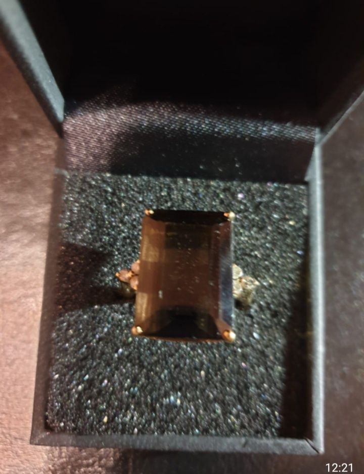Золотое кольцо с камнем раух топаз и бриллиантом