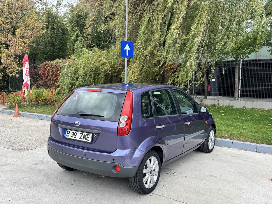 Ford fiesta cu doar 50.000 km 2090€