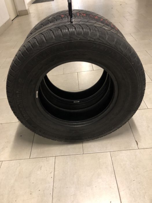 Зимни гуми Continental VancoWinter 215/75/16 C 2бр