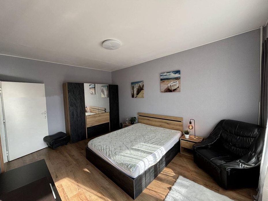 Тристаен апартамент в ж.к. Гоце Делчев.