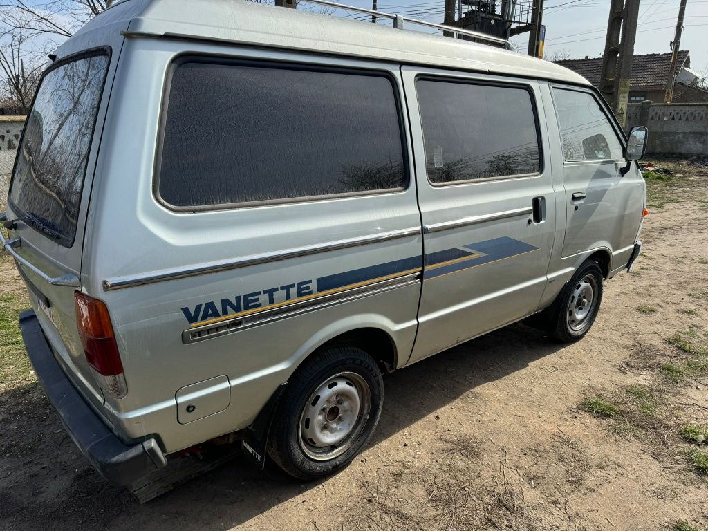 Nissan Vanette Autoutilitara