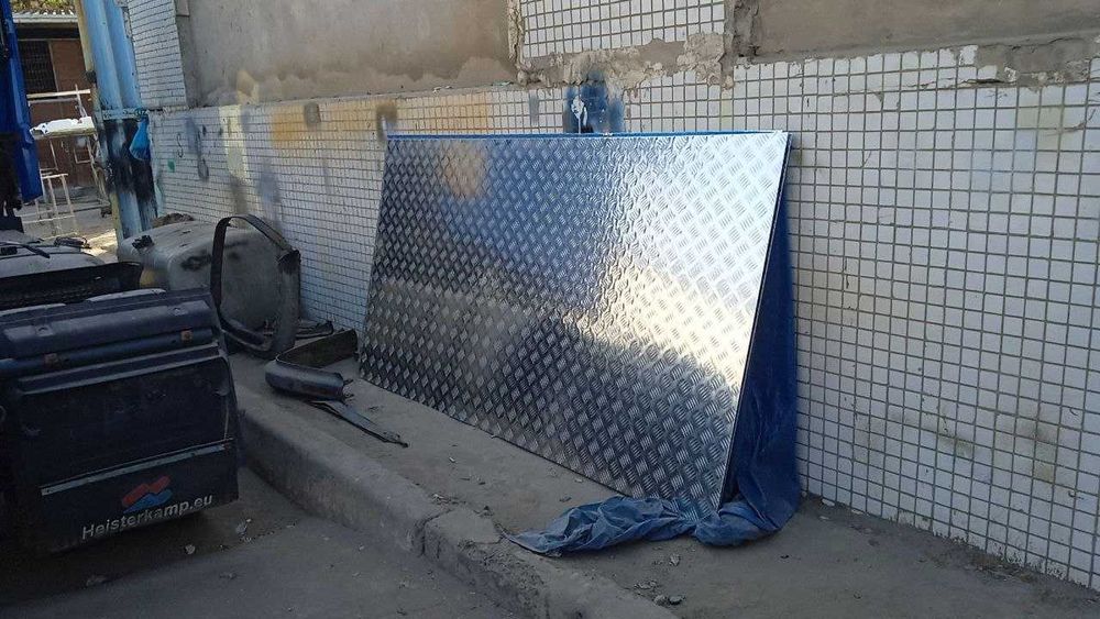 Лист Алюмин - Алюминиевые рефлёный лист и Дюралюминий листы есть