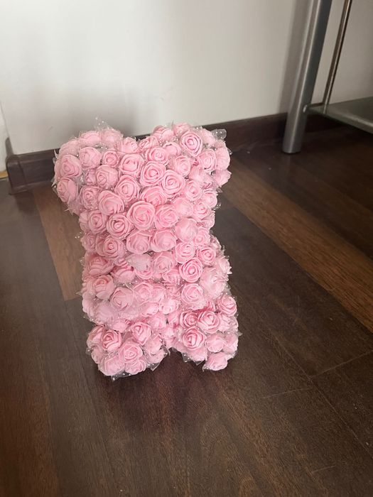 Мече от сатенени рози