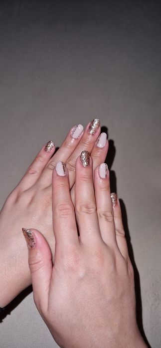 Aplicare unghii oja semipermanenta