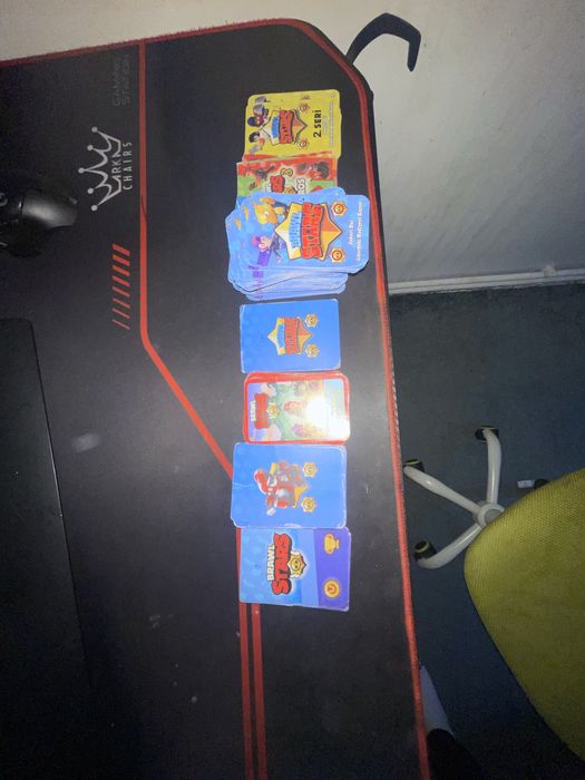 Carti Brawl Stars vechi de 5 ani uitete in deschriere pentru preturi!!