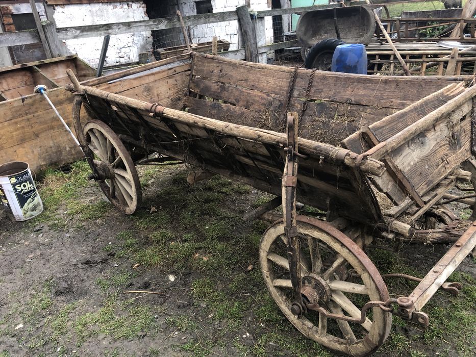 Caruta veche din lemn de vanzare