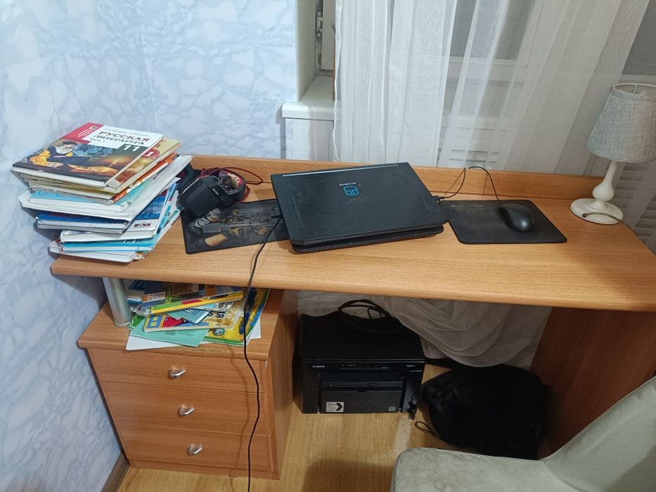 Продаю деревянный стол