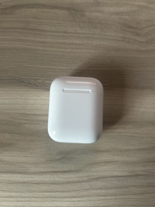 Airpods 2 (кейс и правый наушник)