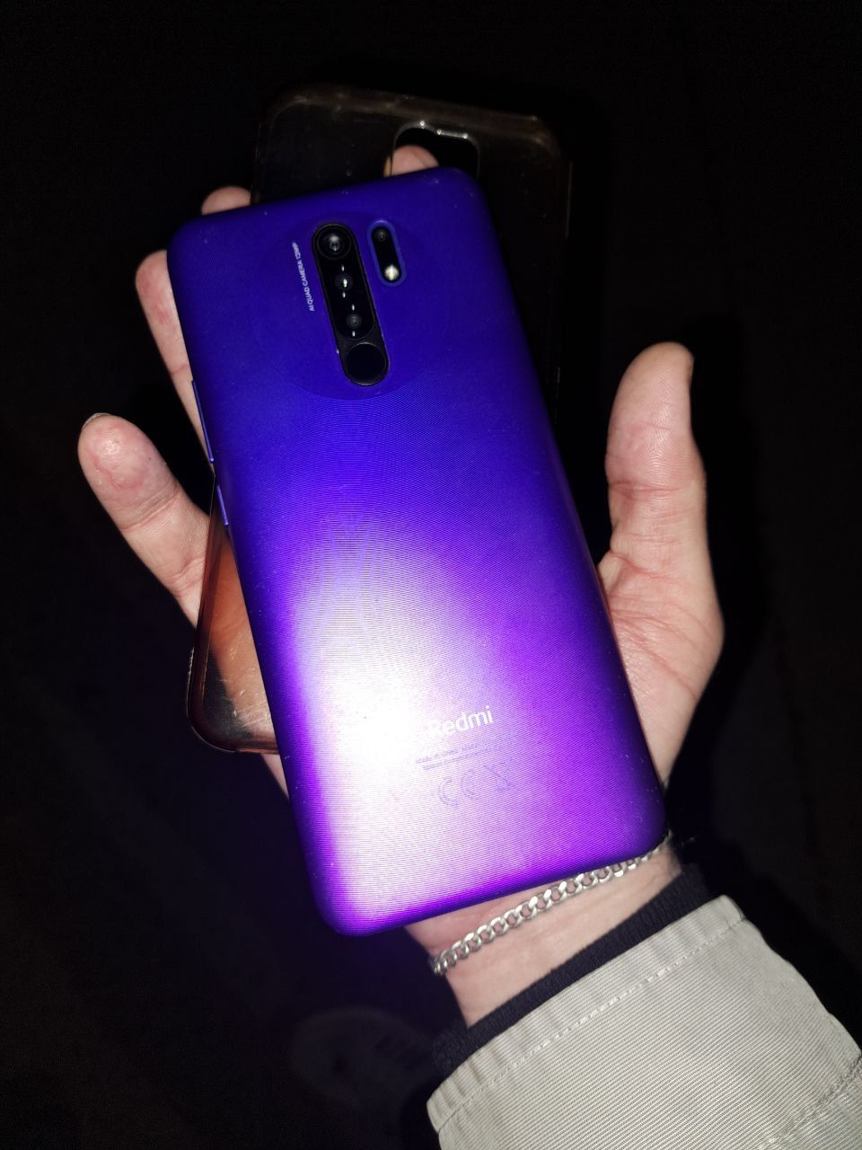 Продам телефон Xiaomi Redmi 9 4/64GB, фиолетовый