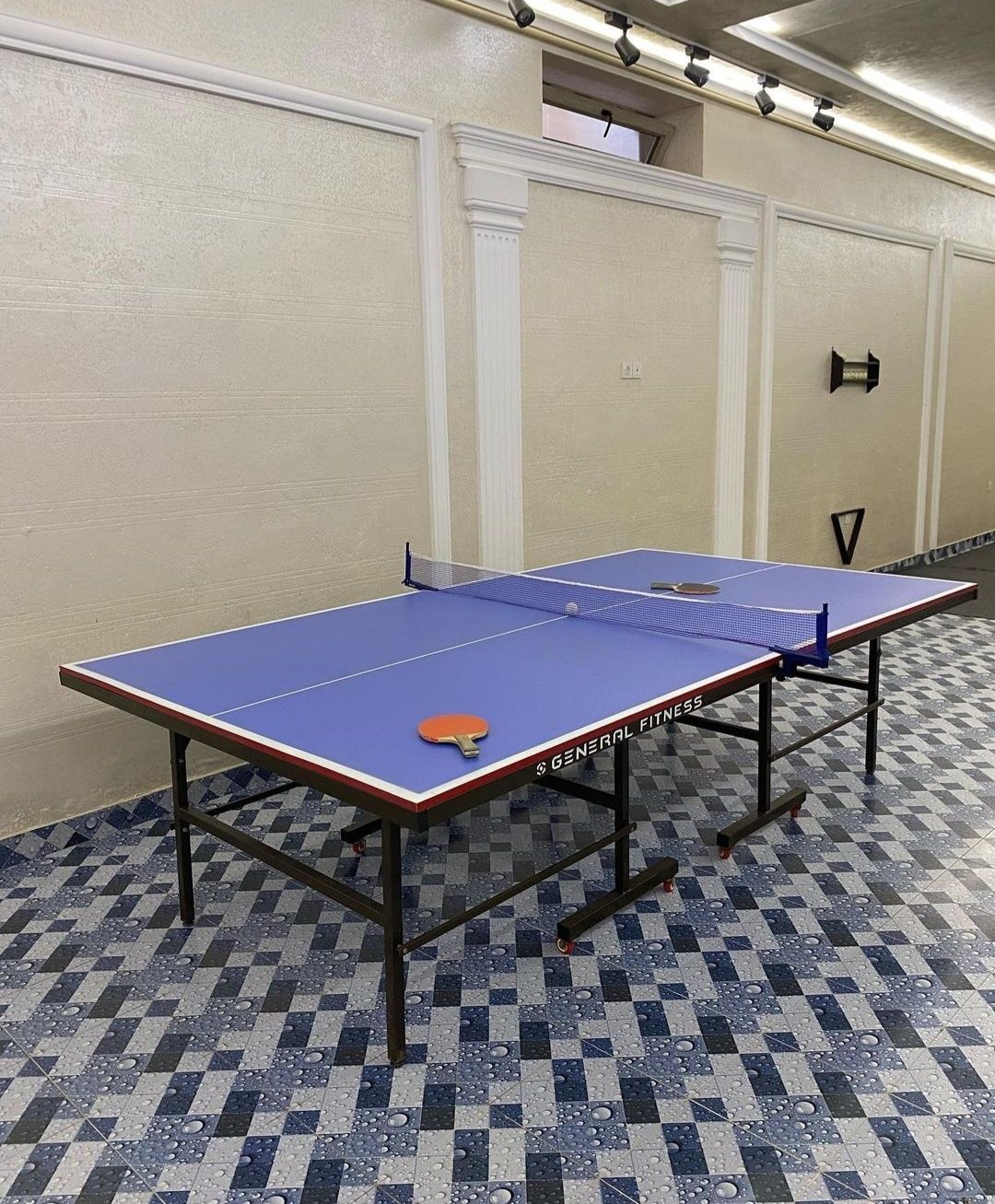 Stol tennisi  oyog'i g'ildirakli