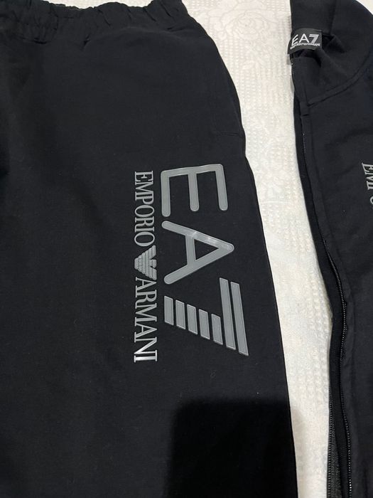 Emporio ARMANİ екип