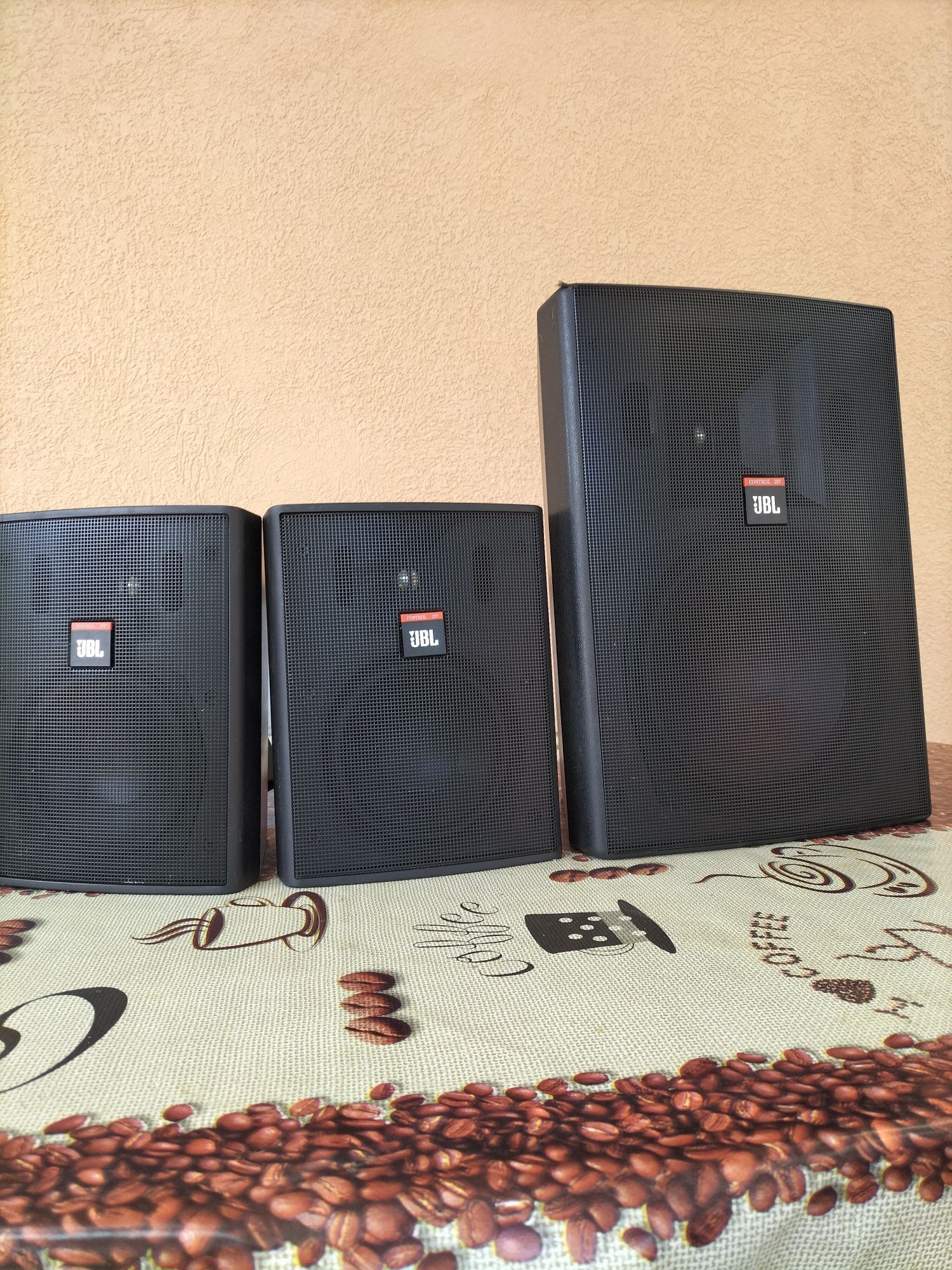 Vând boxe jbl 400€