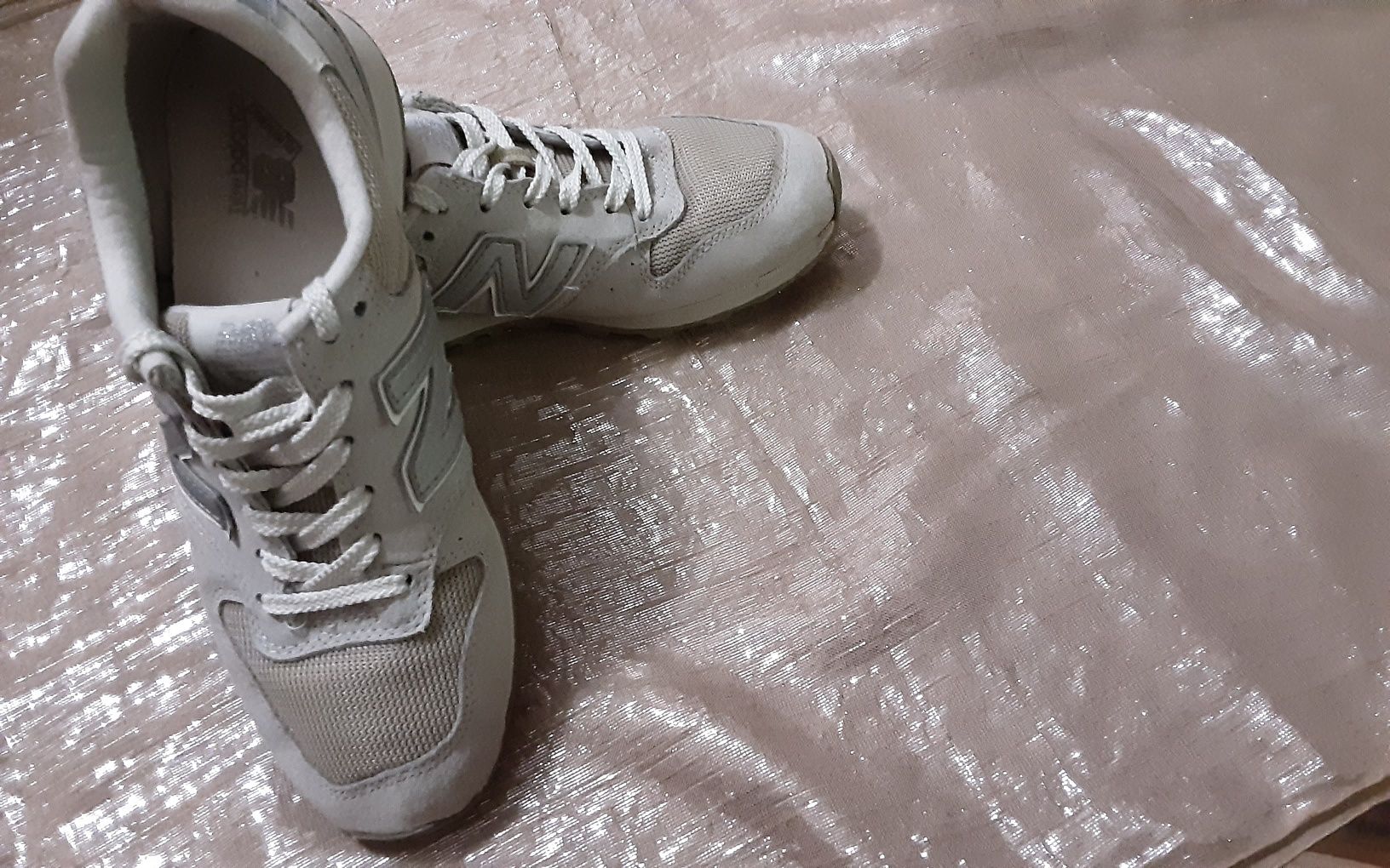 (37) NEW BALANCE 996 дамски маратонки в цвят екрю
