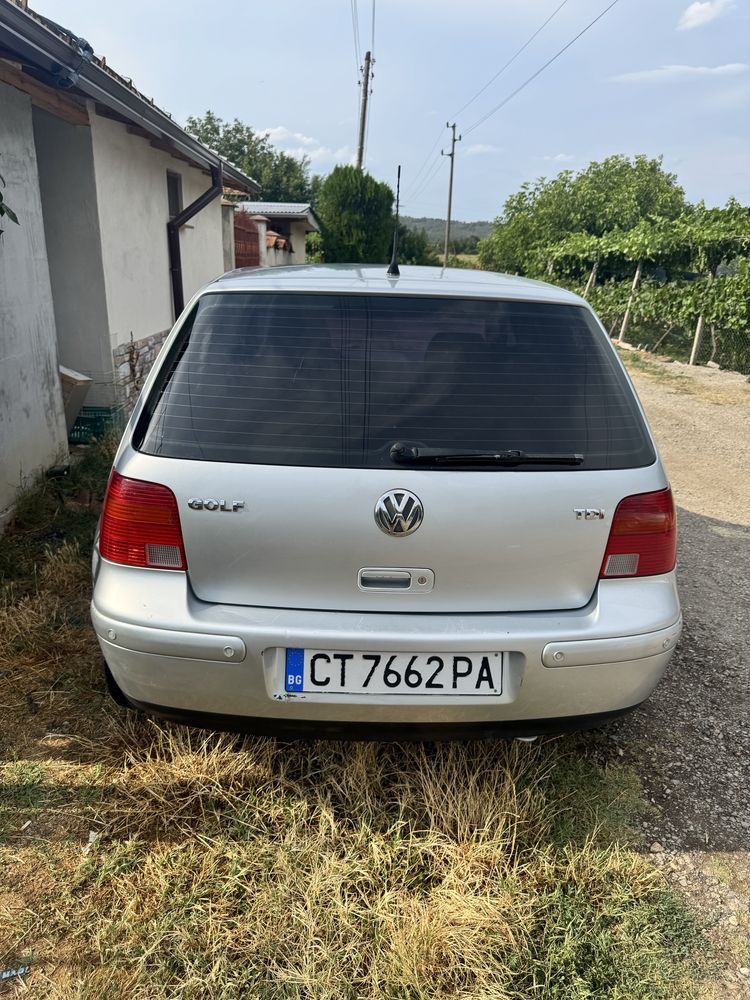 Продавам Golf  4 1,9 2003 година