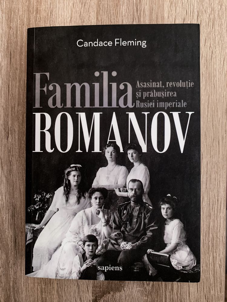 Carte Familia Romanov