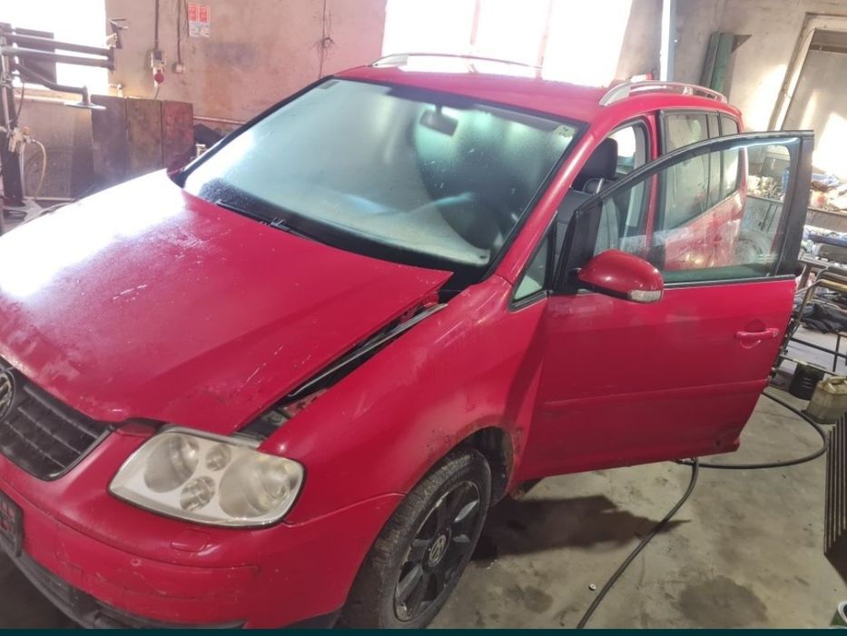 Dezmembrez Vw Touran 1.9 Diesel