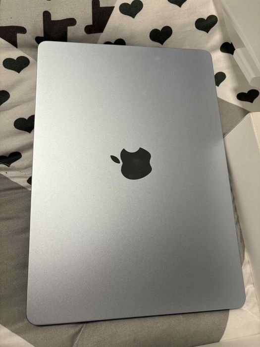 De vanzare macbook air13 2025!