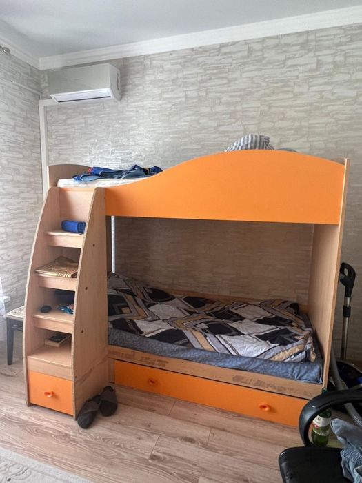 Продам гарнитур для детской