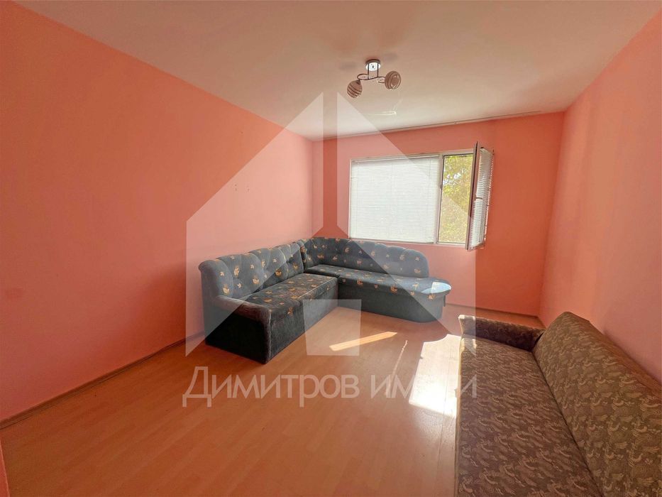 Продава ЕДНОСТАЕН апартамент тип гарсониера в гр. Нови пазар! Саниран!