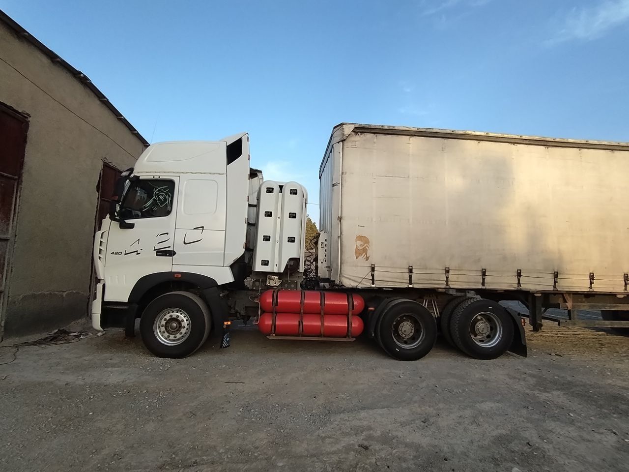 HOWO A7 + KRONE прицеп Сотилади
