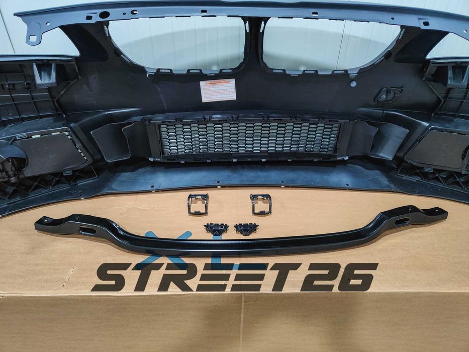 Bara fata M BMW F10 F11 (2010-2013) pre-LCI cu grile duble si lip