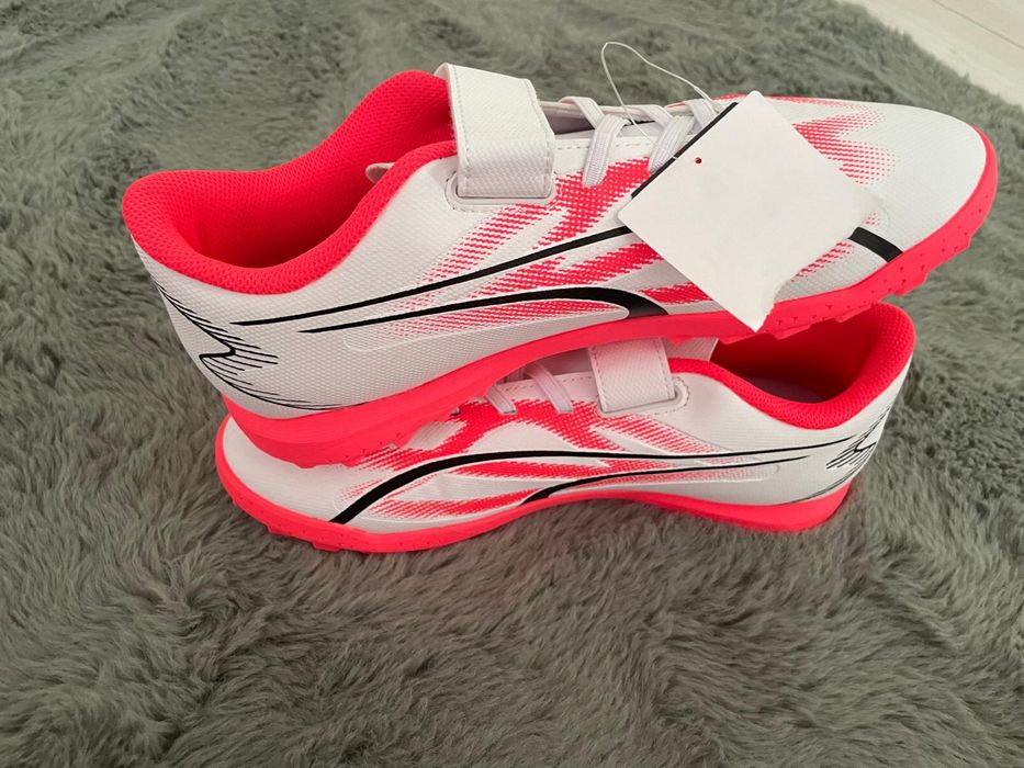 Ghete/ adidasi  de fotbal  Puma NOI 38