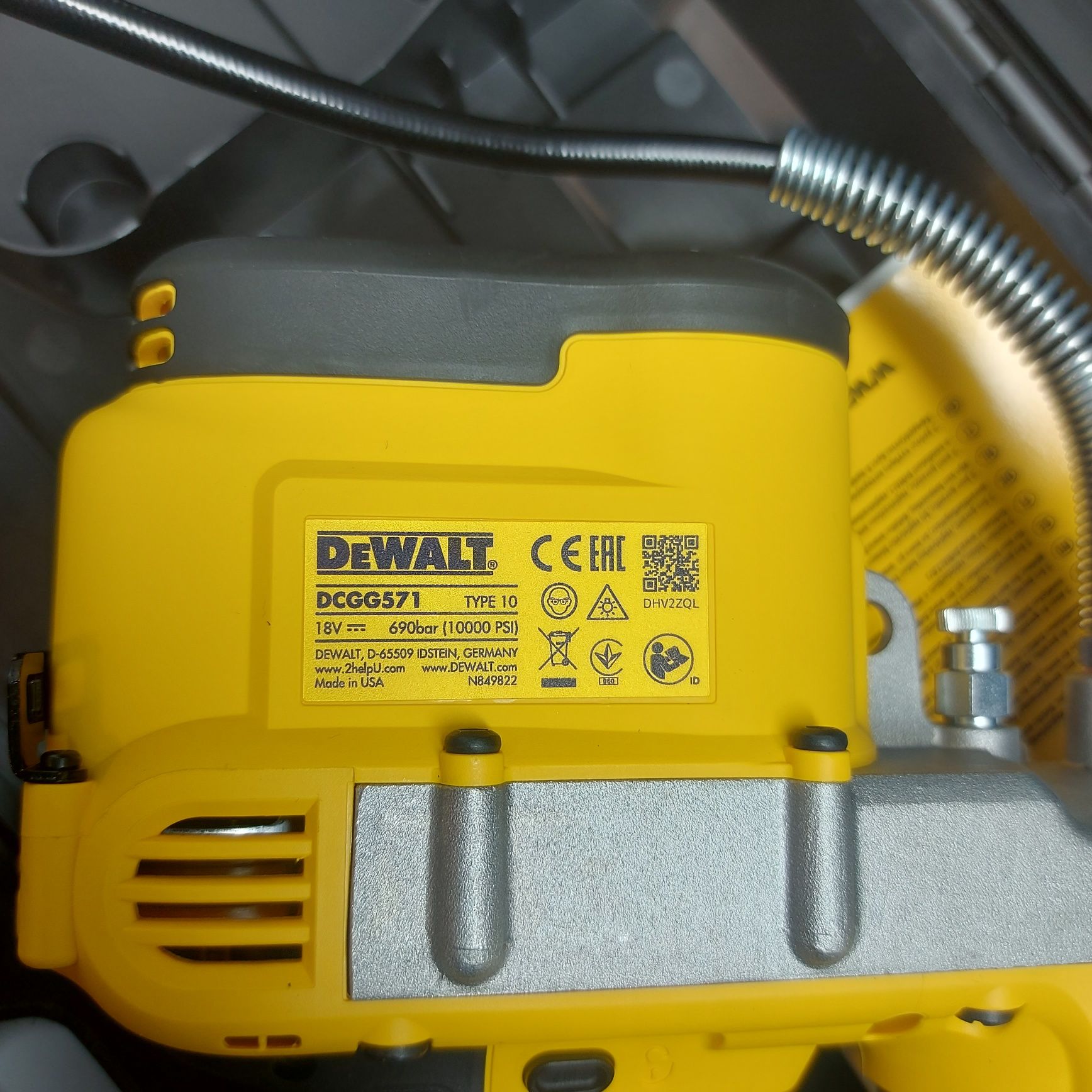 Акумулаторна гресьорка Dewalt DCGG571NK