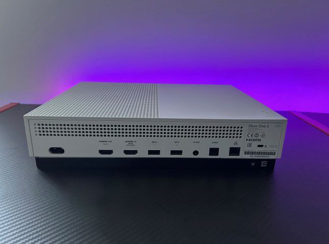 Vand consola Xbox One S 500GB ,consola inclusa
