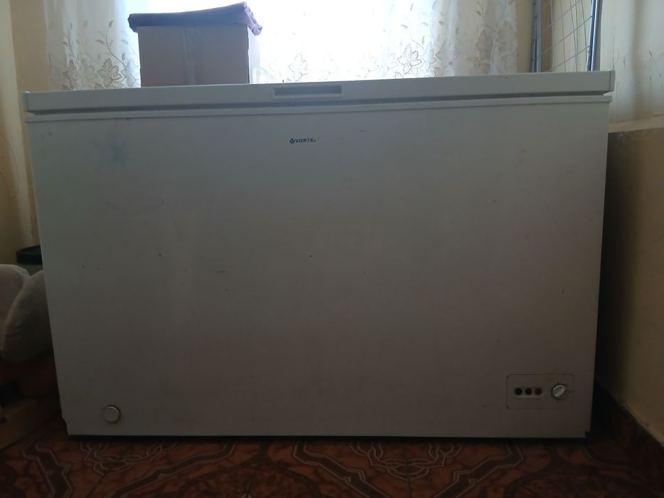 Lada frigorifica  aproape noua