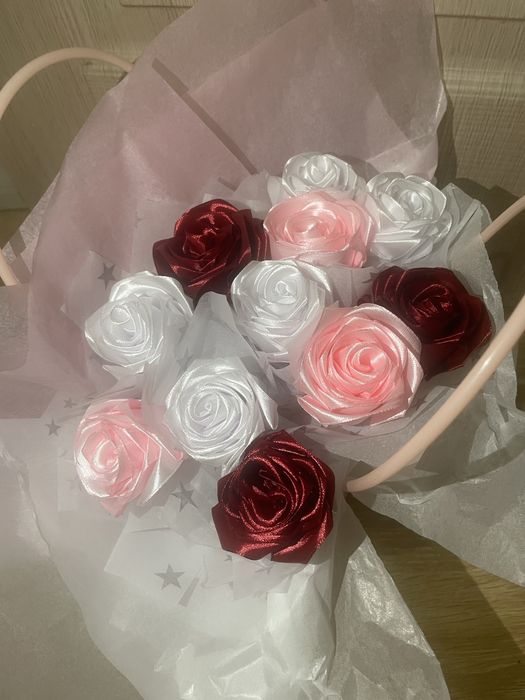 Букет роз из атласных лент