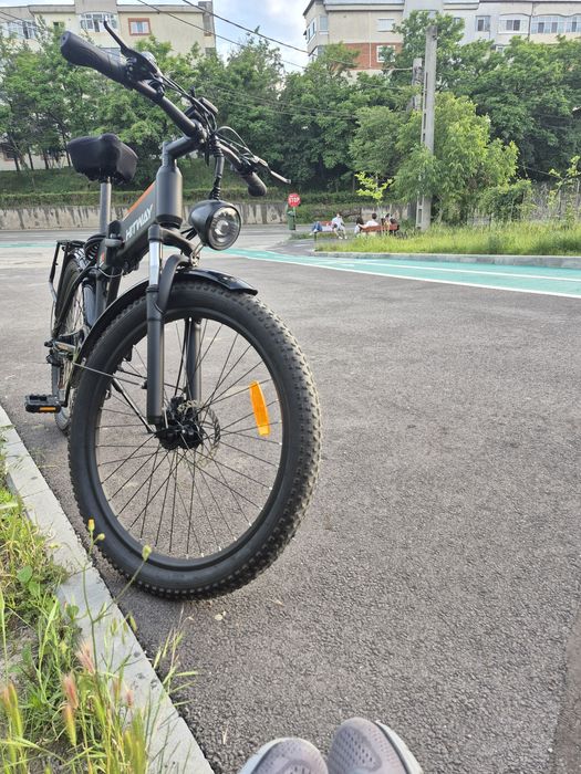 Vand bicicleta electrică ca noua !