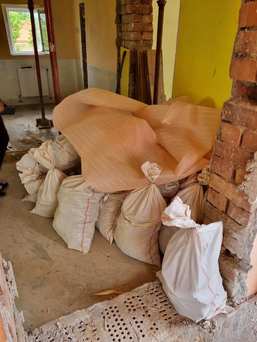 Demolari debarasari moloz manipulare materiale deseuri santier