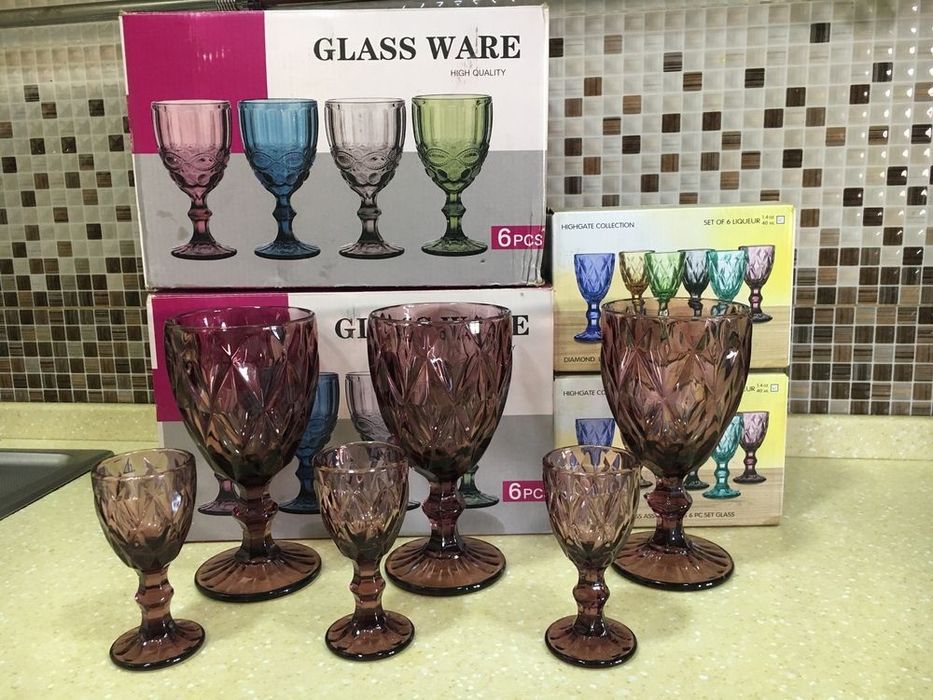 Продаётся фужеры и рюмки ,красивая расцветка .Новые