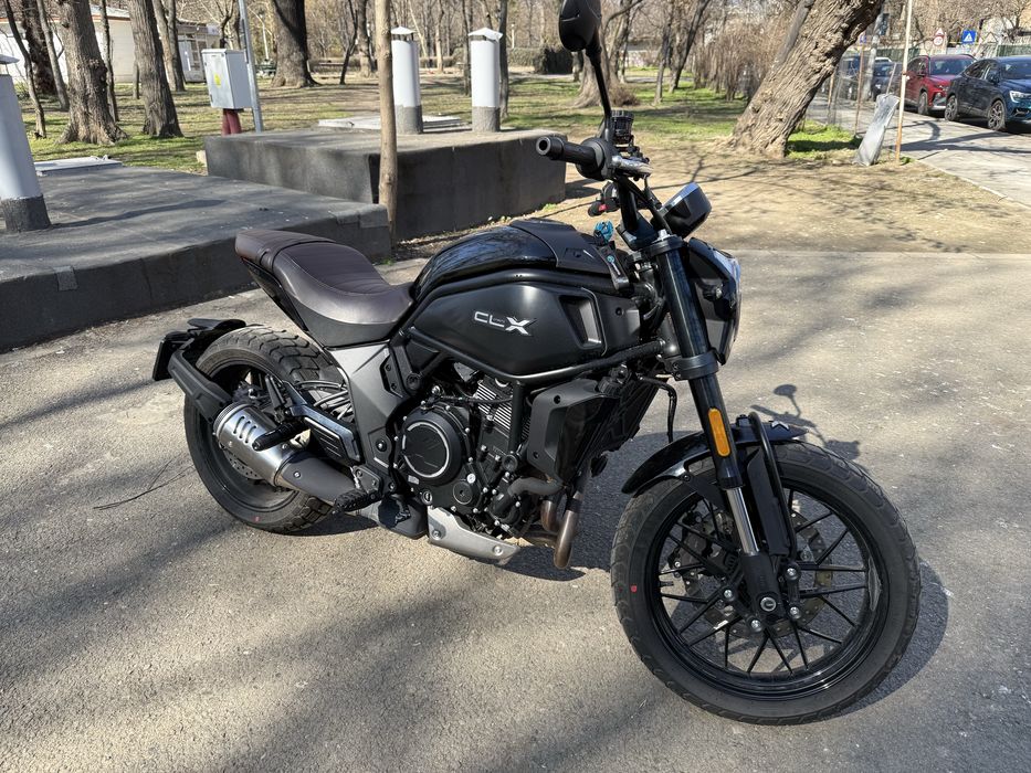 CF Moto 700 CLX Heritage Black Edition in Garantie