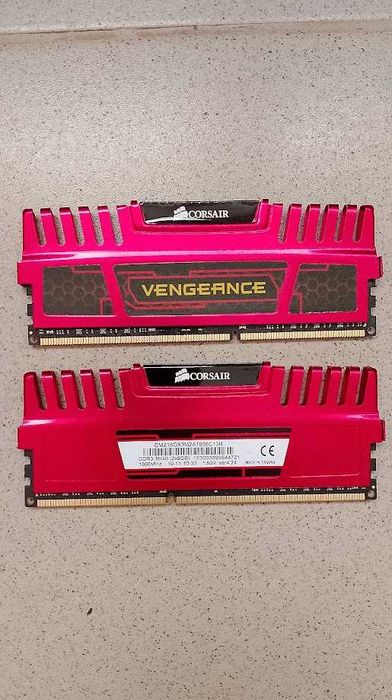 Memorie RAM 16GB DDR3 1866MHz 10-11-10-30 2x8Gb Corsair Vengeance