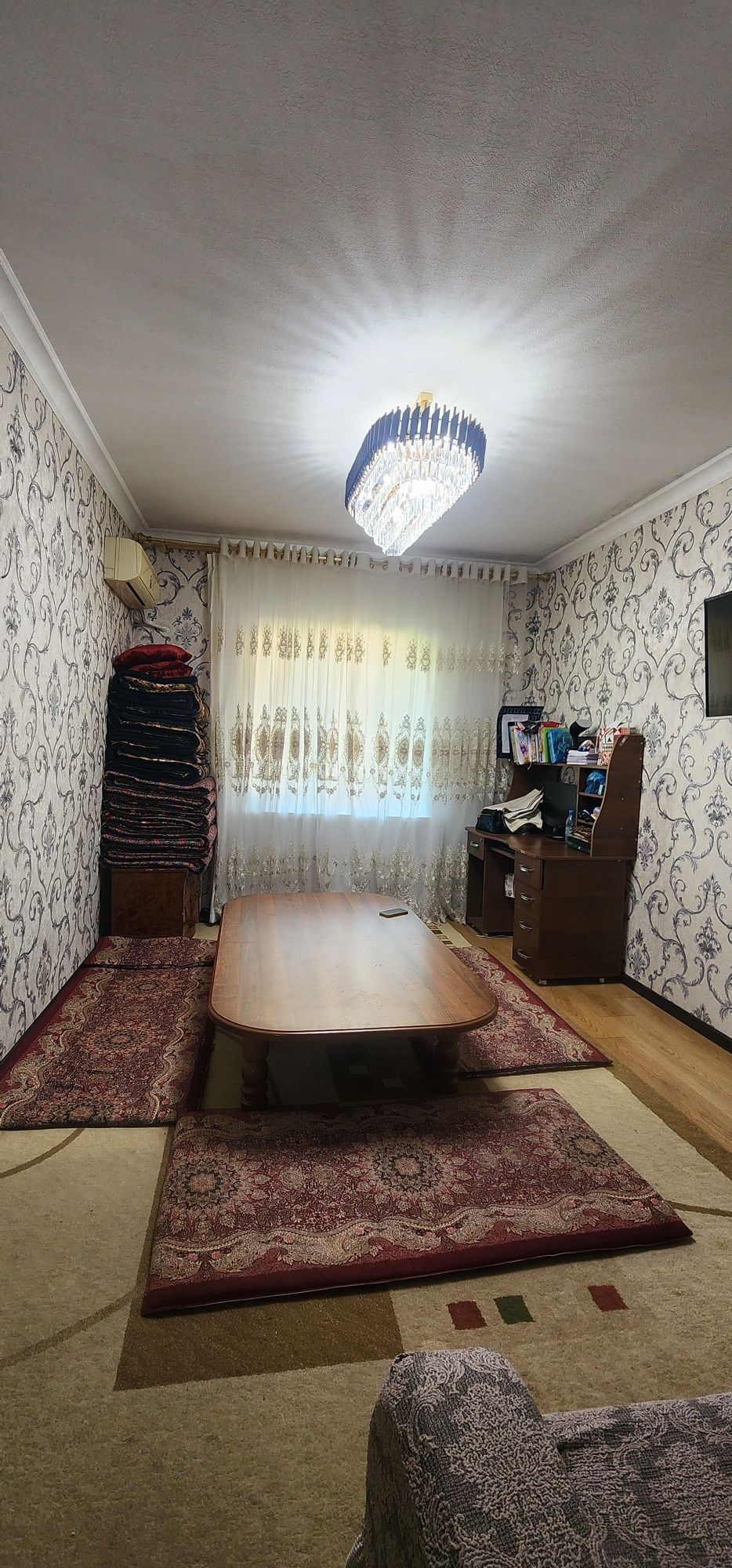 Юнусобод 2кв метро Шахристон 2*3комнатная +мебель остаятся 2*6балкон