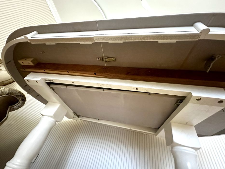 Продается шикарный обеденный стол