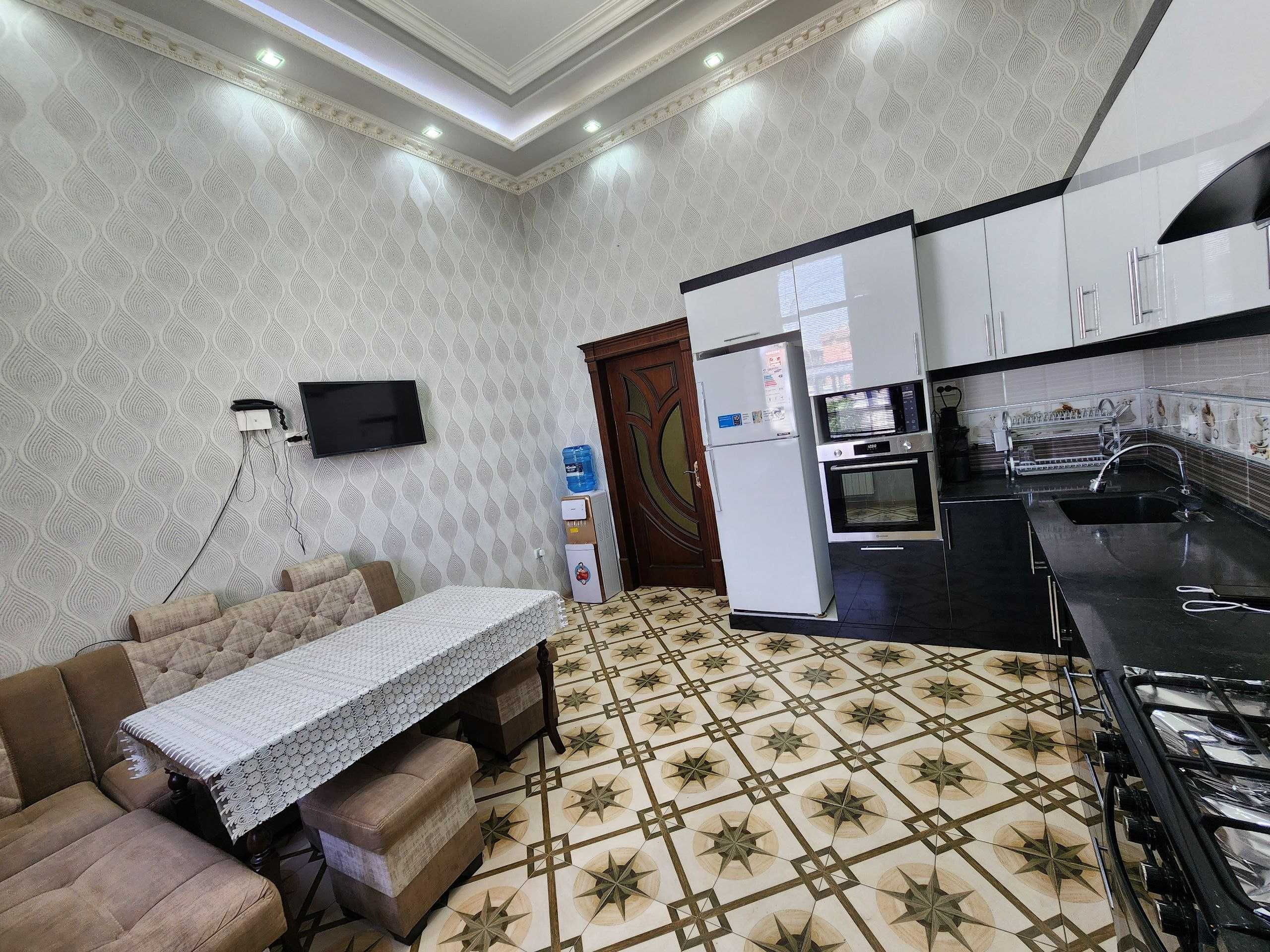 3х комнатная квартира на 2 этаже 121кв/м, в Самарканде