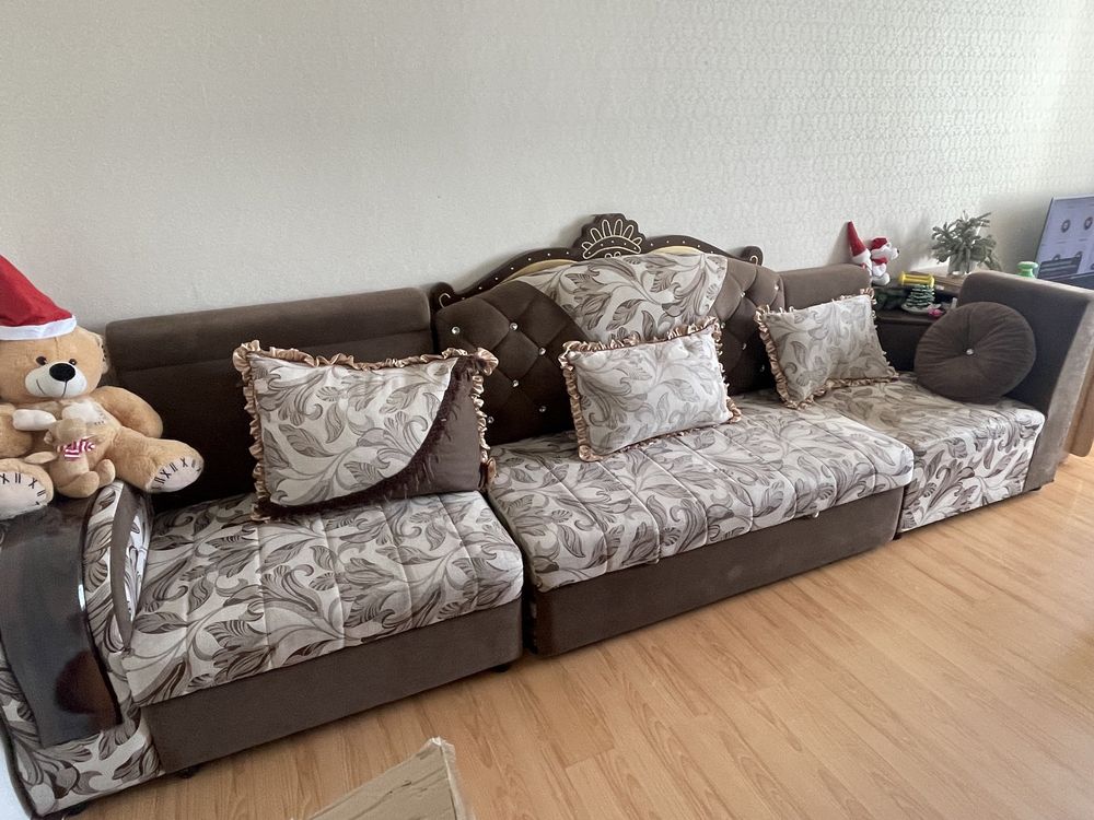 Продам Угловой диван НЕДОРОГО . Торг