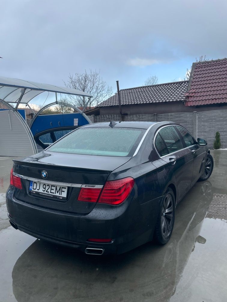 BMW Seria 7 M pachet Long / 730D / 245 CP