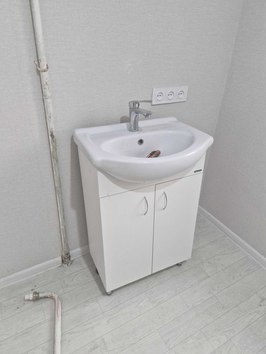 Продам! Раковина для ванной б/у в хорошем состоянии