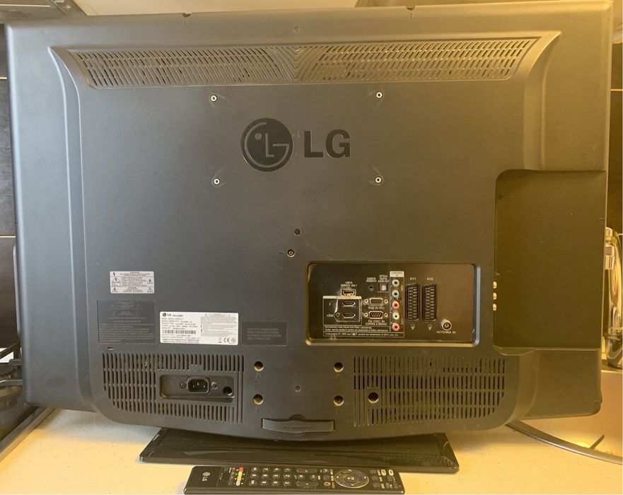 Televizor LCD LG 32” - Diagona 81 CM + Telecomanda