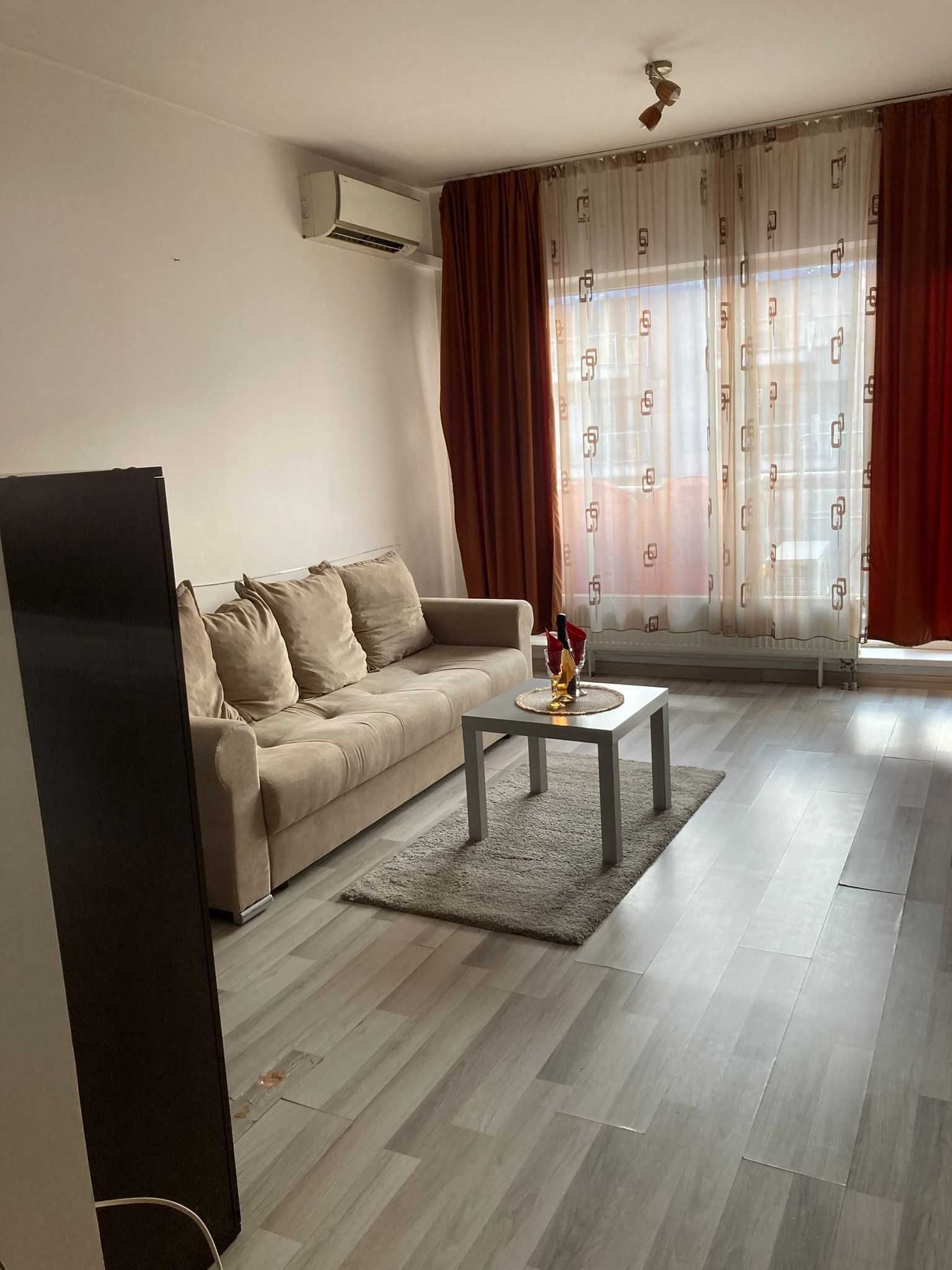 Cazare regim hotelier Titan bloc nou
